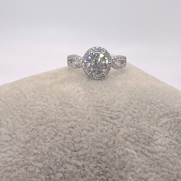 Twist Halo 1 carat center stone Engagement Ring - Picture 4 of 6